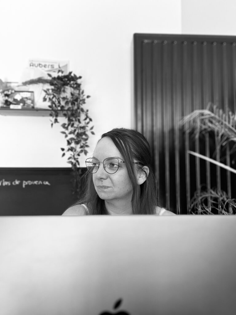 Marine Mateus, webmaster WordPress et consultante SEO, fondatrice de Marine & Mots